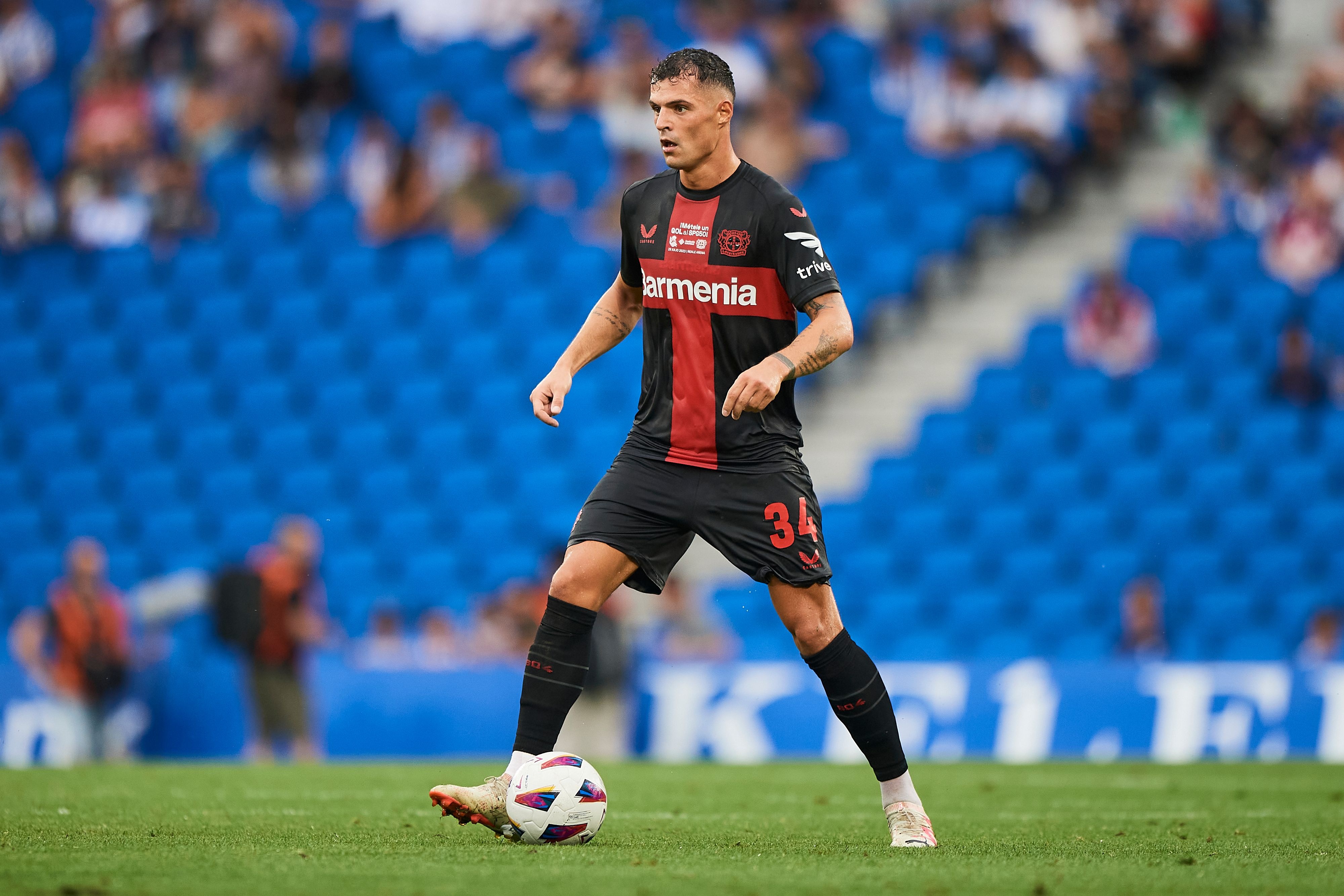 天空：扎卡与尼奥姆谈妥1000万欧年薪，费内巴切仍在劝说球员加盟