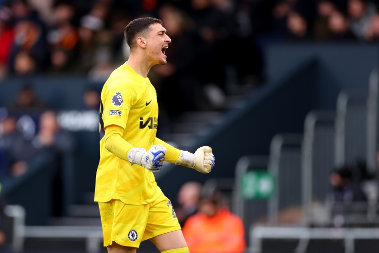 记者：蓝军25岁门将佩特洛维奇今日接受伯恩茅斯体检&明日官宣