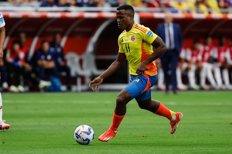 记者：狼队约1500万英镑引进阿里亚斯达成协议