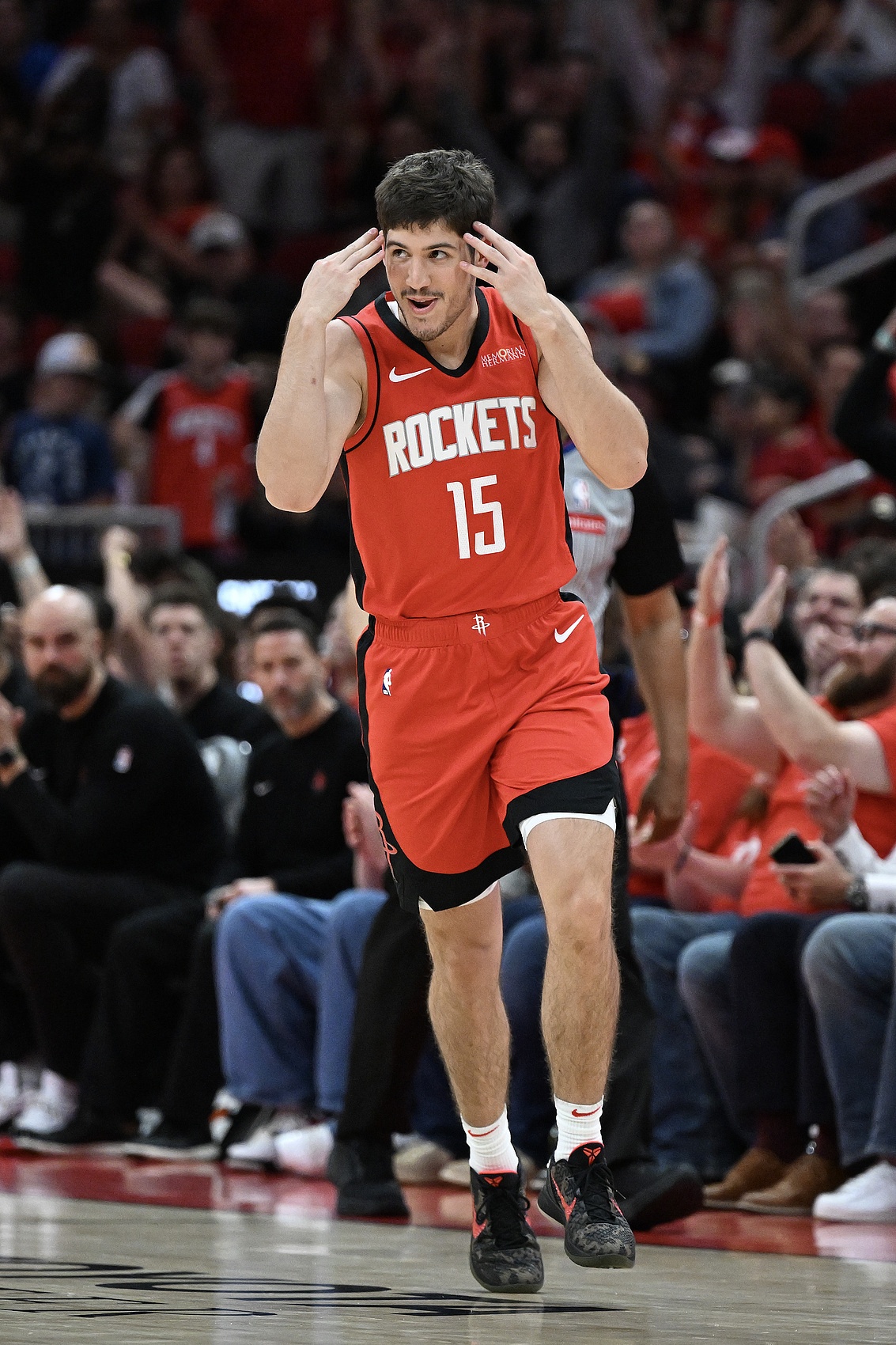 😜结果全场三分7中1！谢泼德轰进三分警告对手：你敢放我？