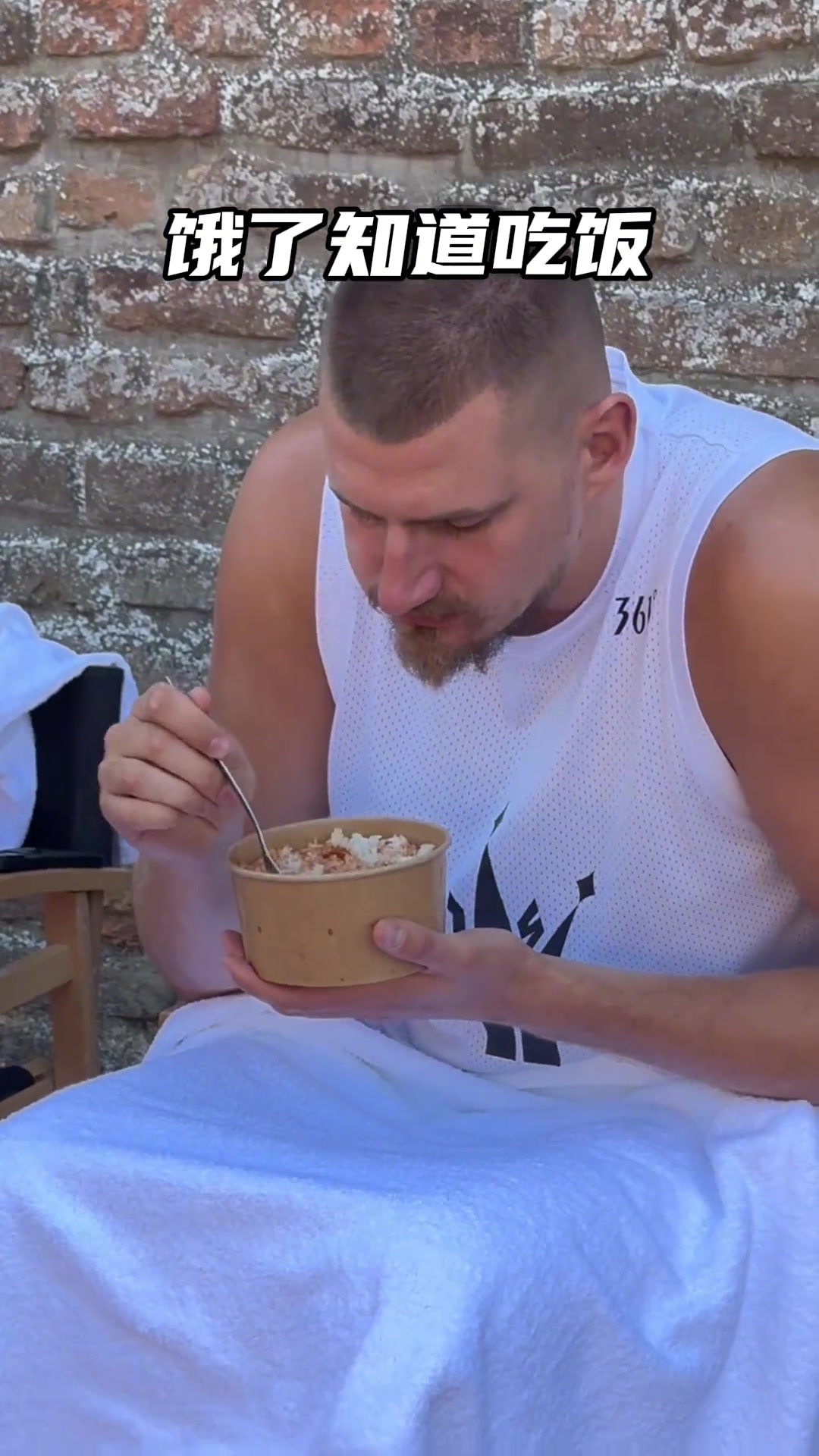 约基奇即将开启中国行 这身材真的是NBA第一人吗🤣🤣🤣