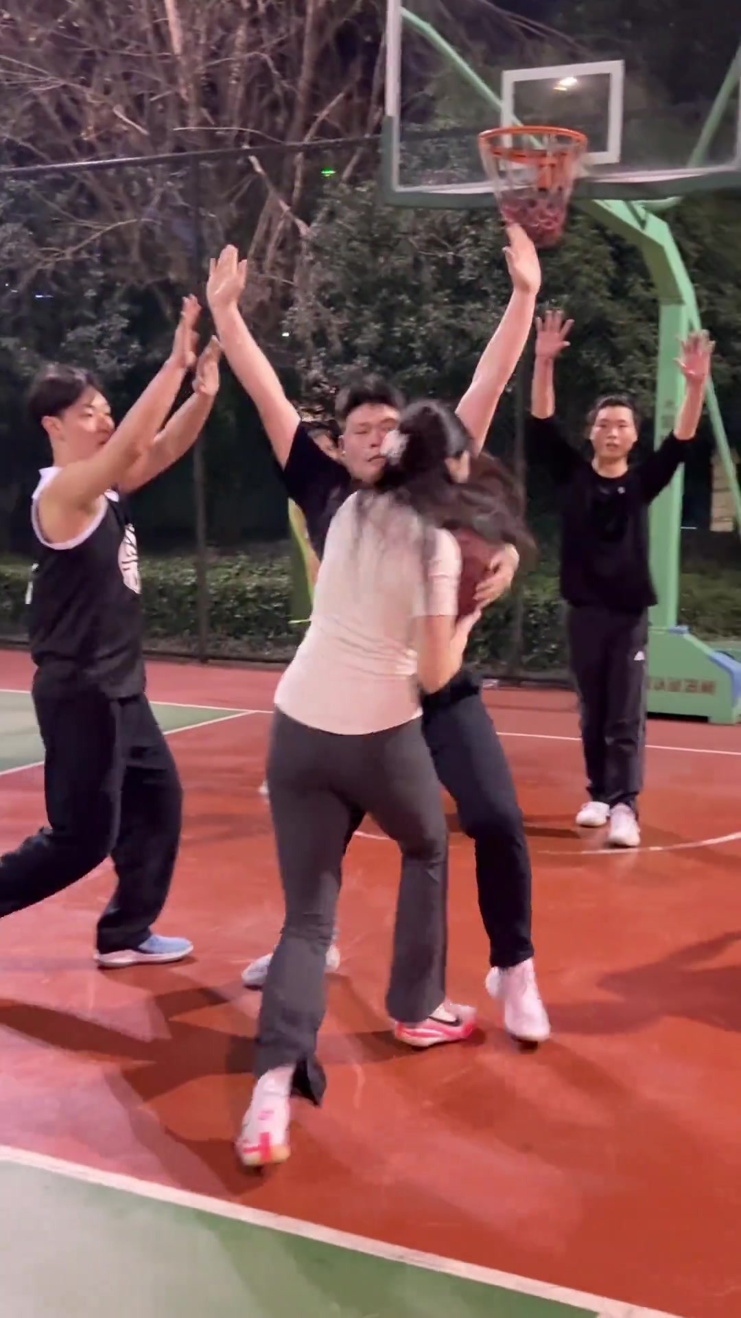 在野球场全力以赴地防守，是对女生最大的尊重💪💪💪