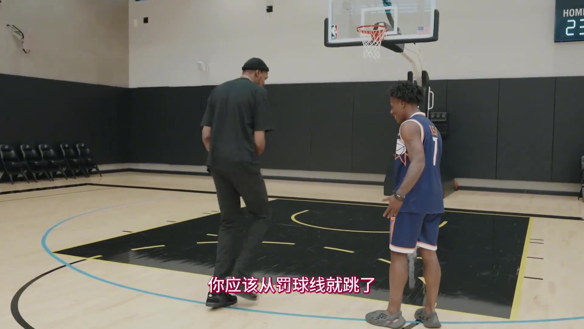 甲亢哥在面前各种整活~杜兰特直接蔑视小表情🤣一点都不惯着！