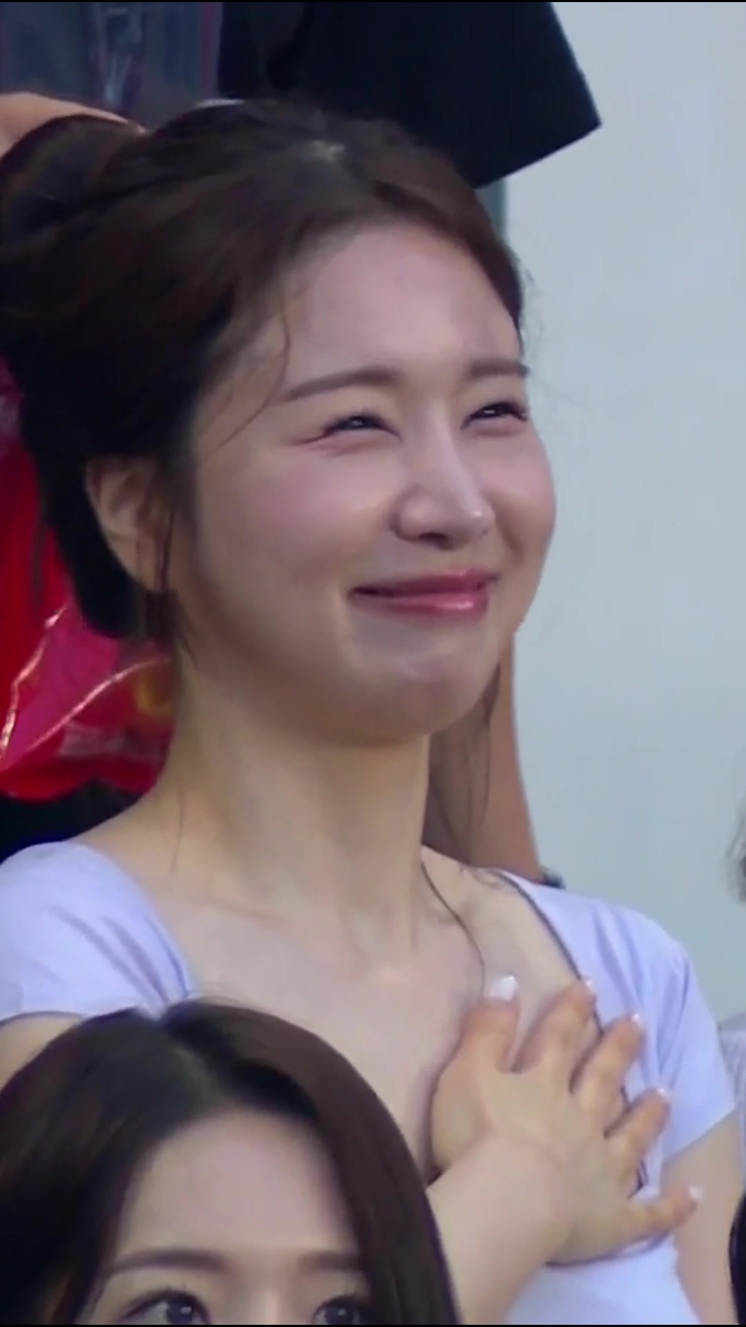 你喜欢哪一类型？东亚杯赛场边的韩国美女😍