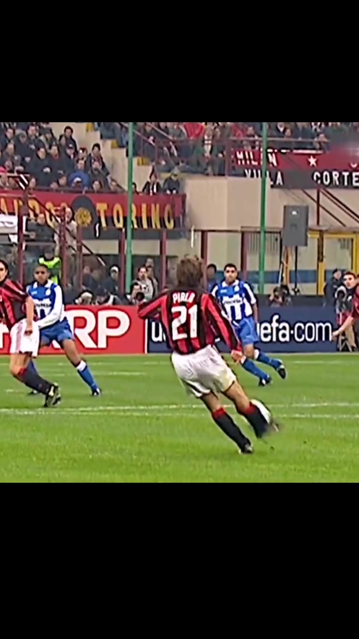 网友：他永远一副没睡醒的样子，但踢出来的任意球总让人捉摸不透