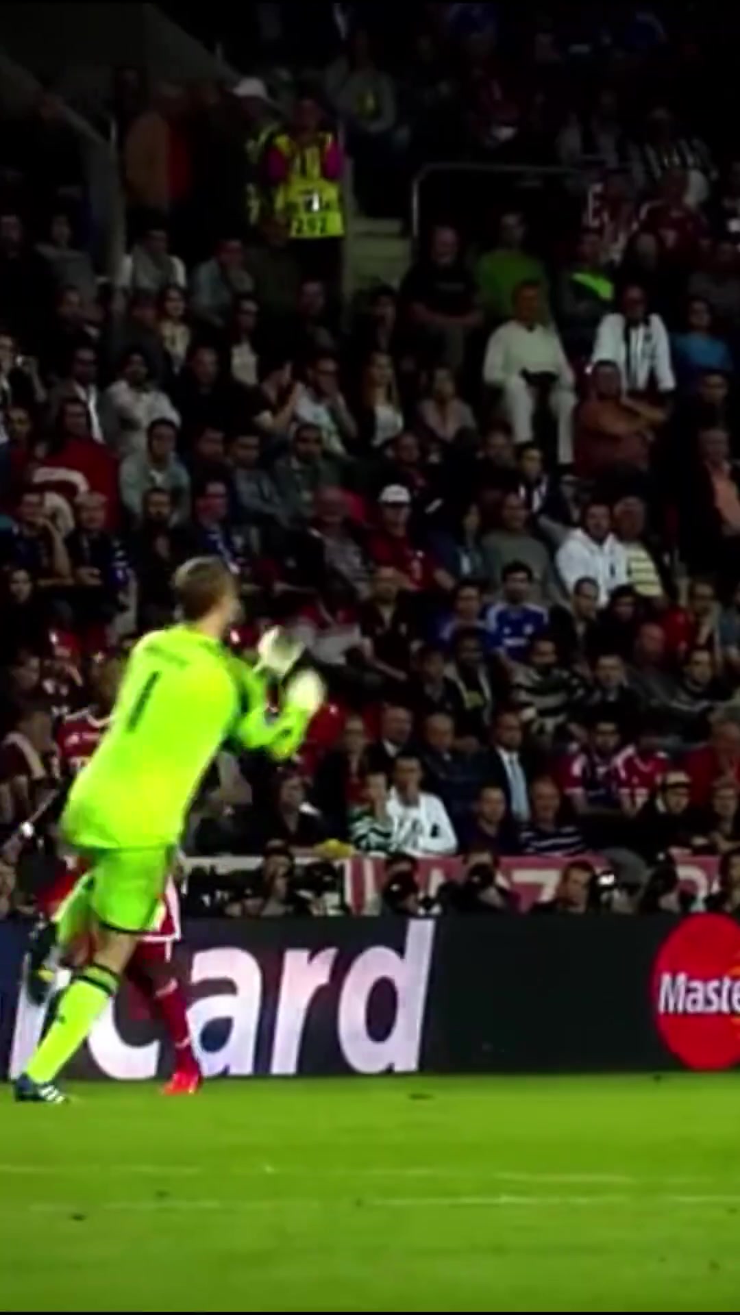 门将的身，前锋的心！拜仁：这是一位改变门将定义的男人！