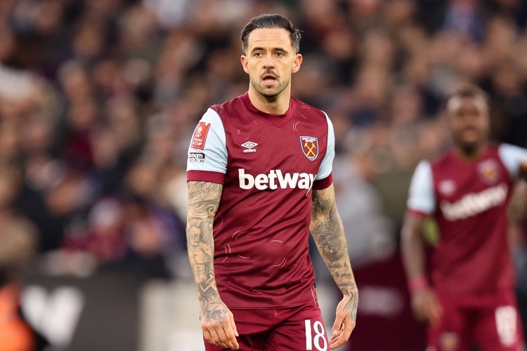 记者：32岁中锋丹尼-英斯即将自由身加盟米德尔斯堡