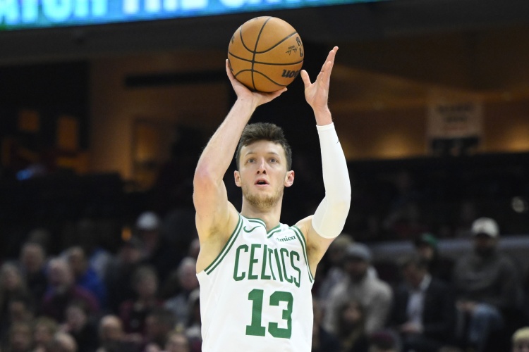 Shams：前绿军锋线德鲁-彼得森 已同意与黄蜂签下一份双向合同