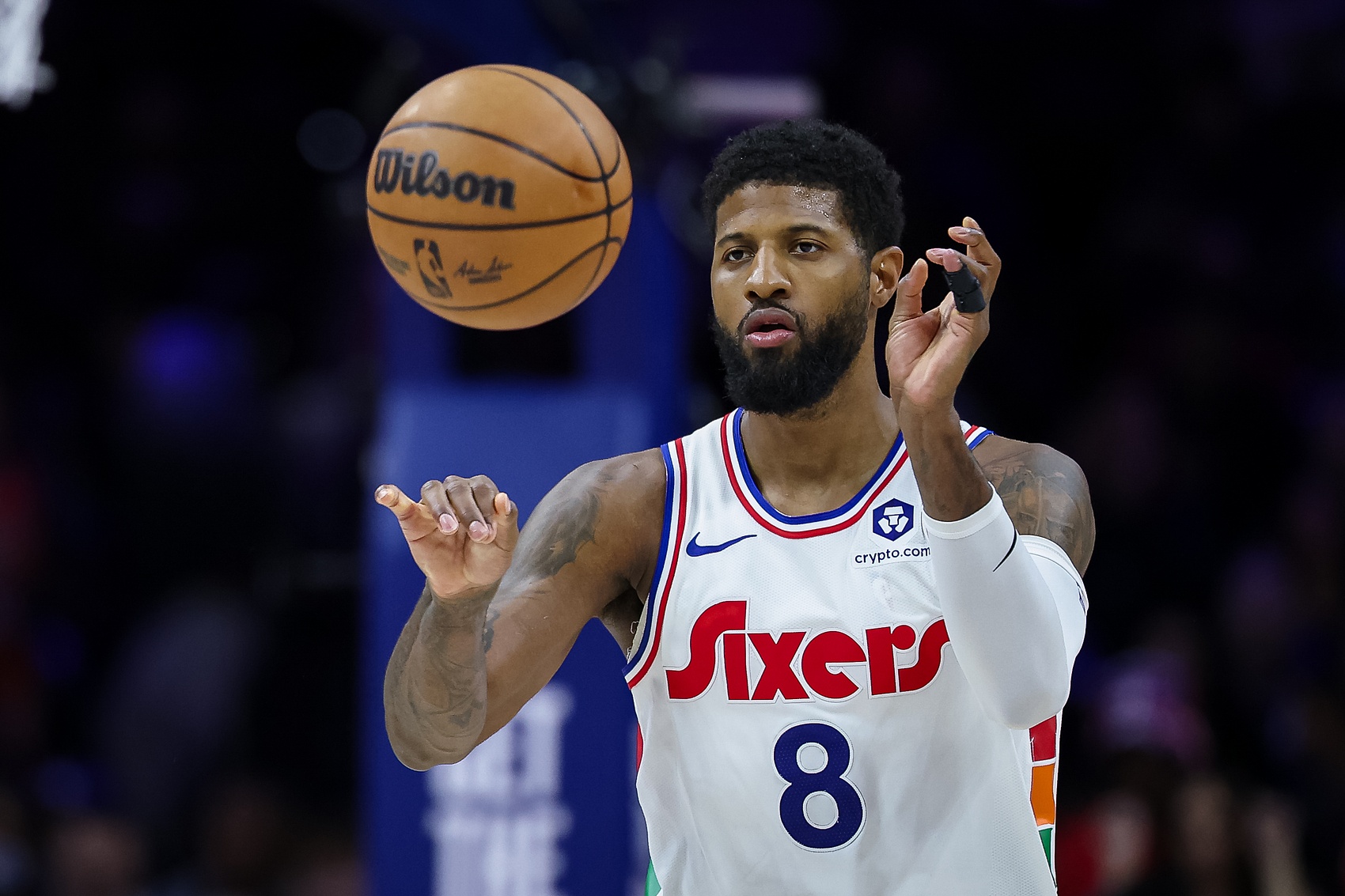 离谱🤦‍♂️乔治休赛期训练受伤！左膝已接受关节镜手术