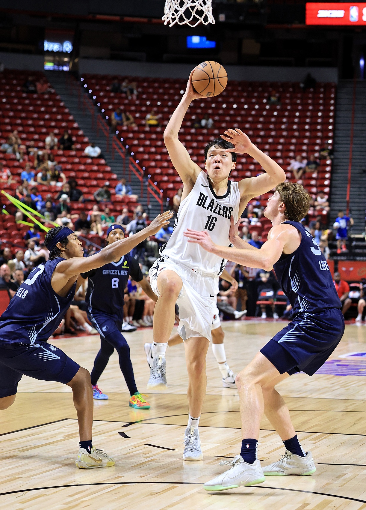 开拓者夏联主帅：杨瀚森打得很棒 他对自己很严格&告诉他要放松点