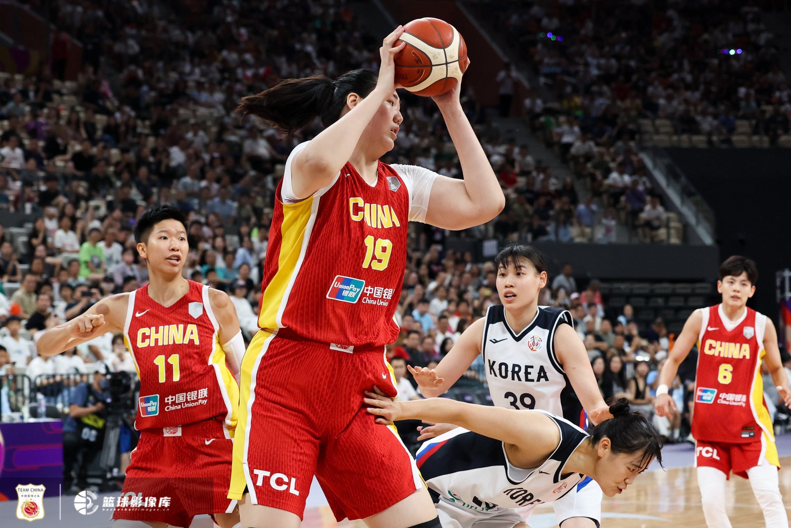 静雨：张子宇是游戏建模BUG直接穿越到现实 她在女篮中是天神下凡