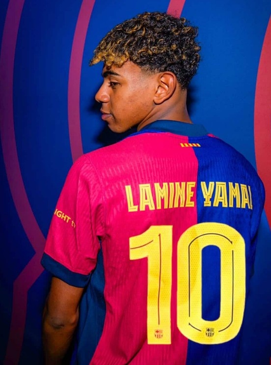 低调行事😶阿斯：因近期争议，亚马尔接手10号球衣的仪式将从简