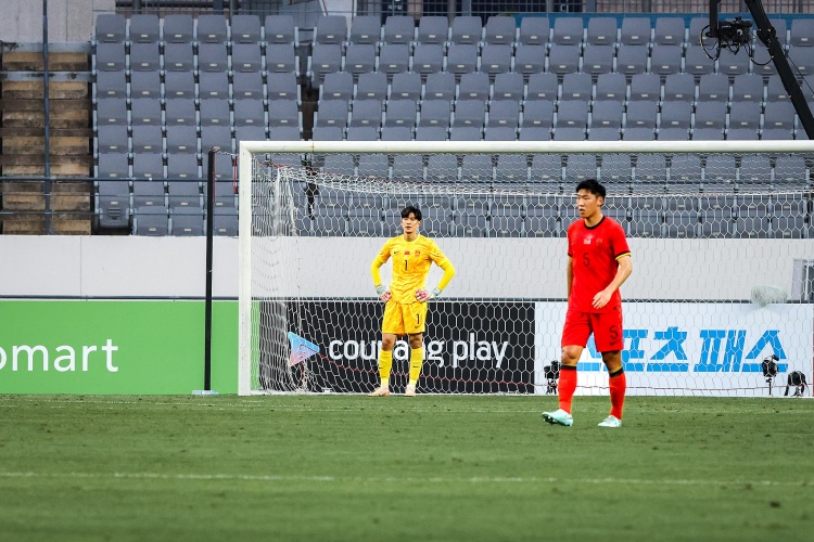 沪媒：颜骏凌进入国足“60场俱乐部”，直言联赛才是足球发展根基