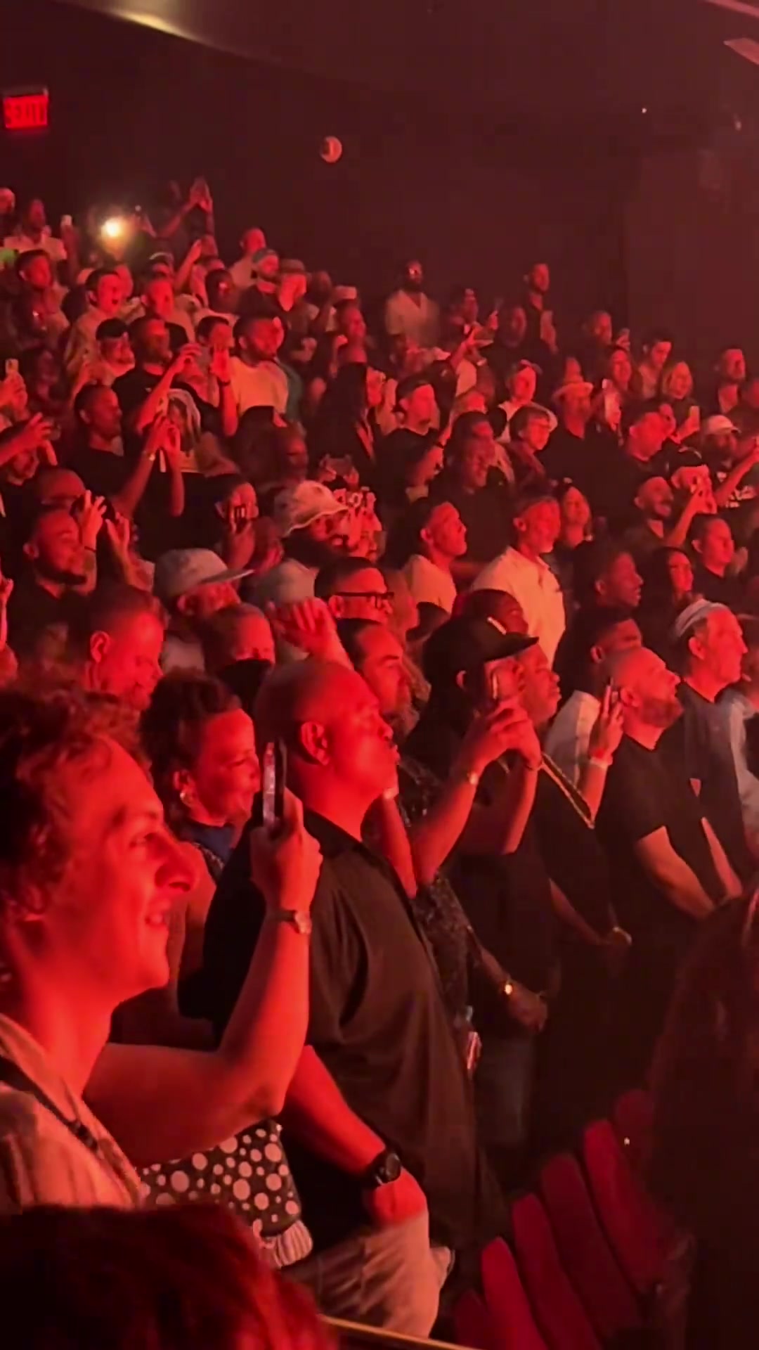 🔥詹姆斯现身拉斯维加斯观看正宗美式说唱！