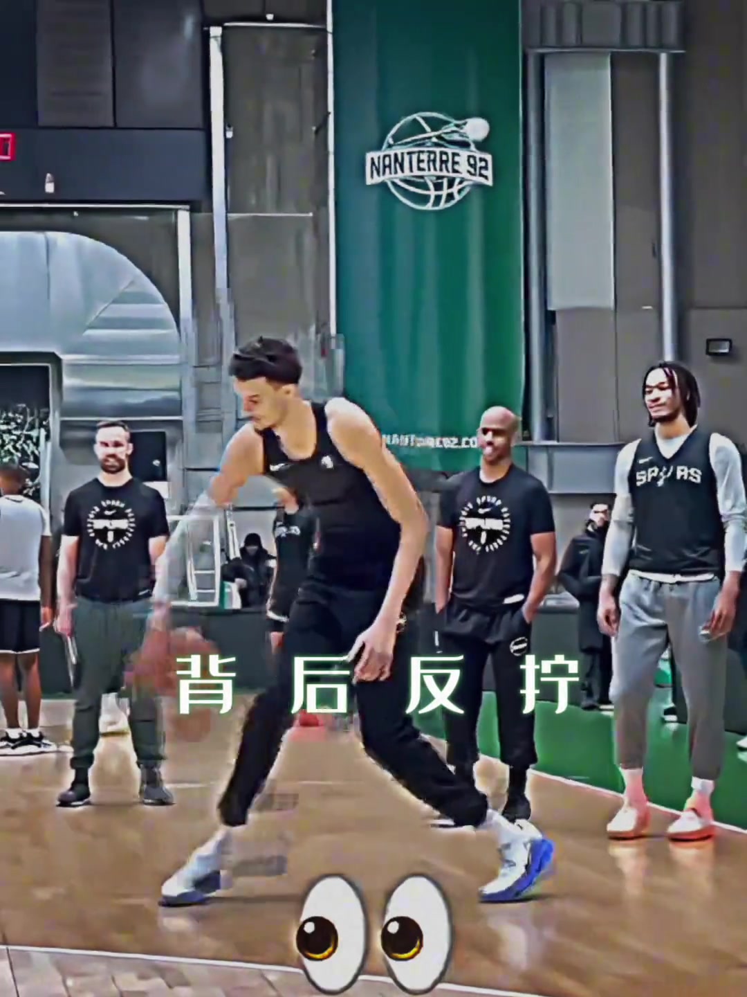 协调性历史仅见！2米24做这些动作真的合理吗