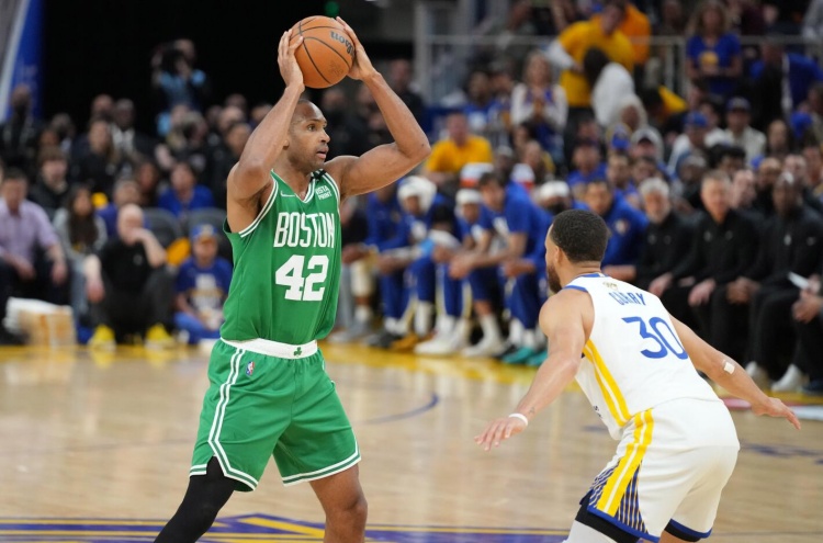 记者：霍福德的大儿子是库里的铁杆粉丝 他可能促使父亲签约勇士