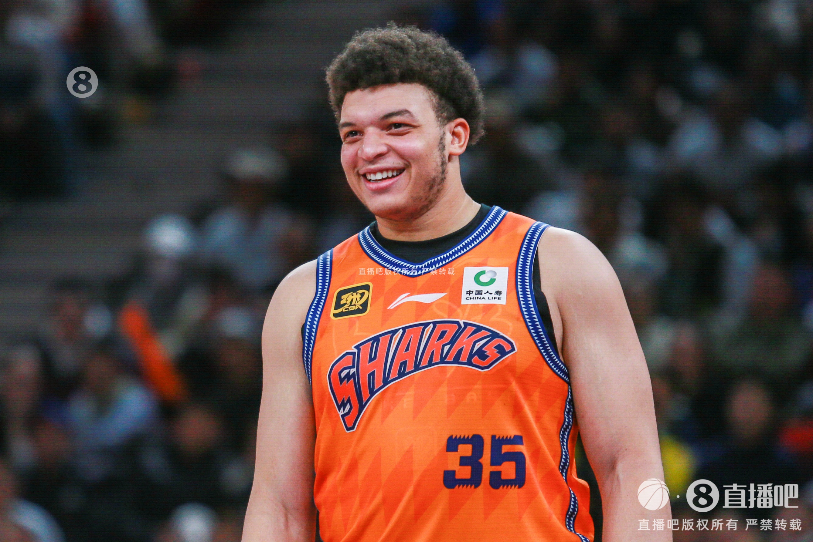 薛思佳：上海男篮将上报洛夫顿和培根的优先续约权