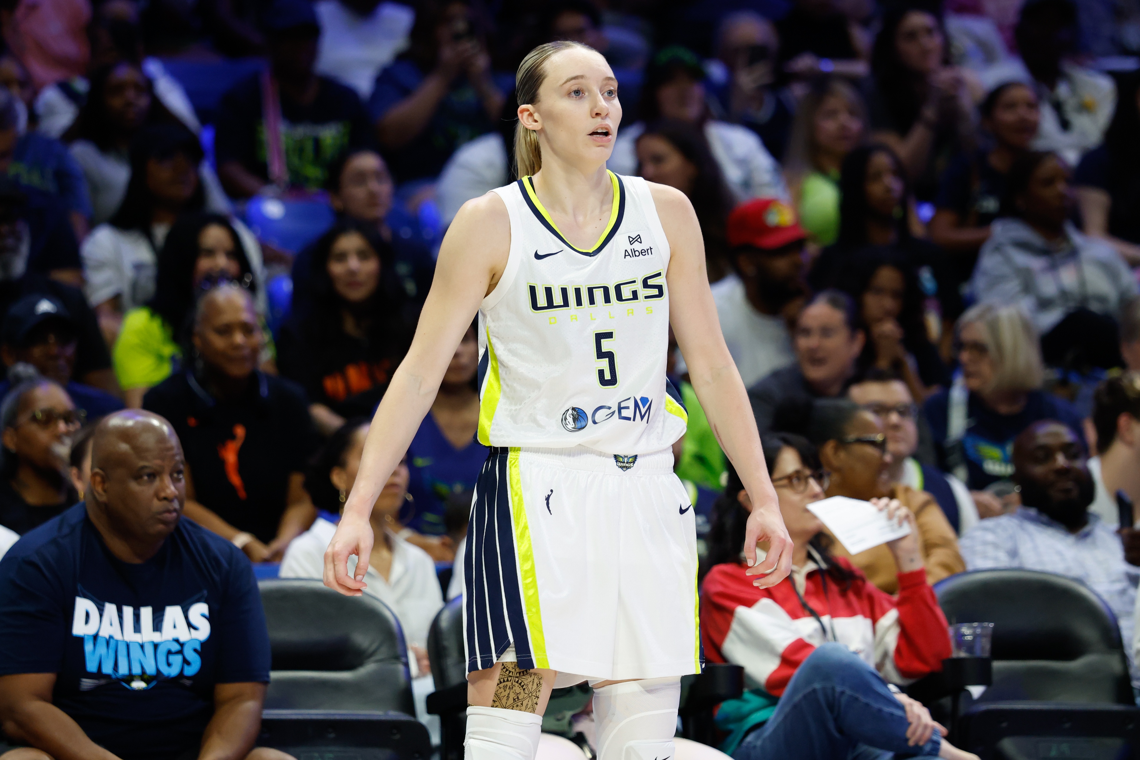 醒晚了！佩奇18中5后一度连中4球 全场24投9中拿到20分8助