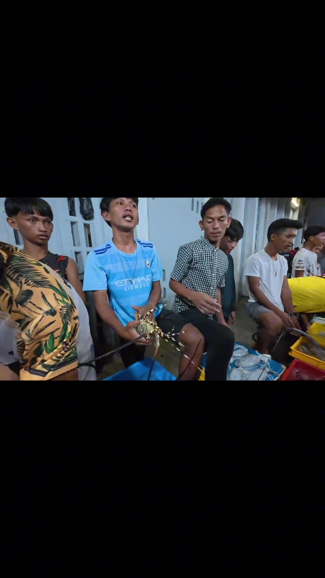 姐们在仙本杀价…你悠着点，曼城老哥眼神一下清澈了🤣