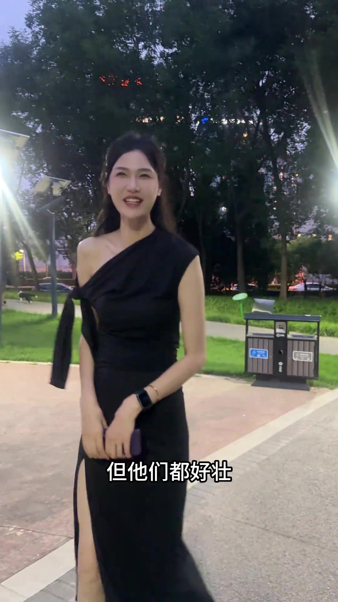 丝滑啊！前国手许诺身穿黑色长裙打球 这你能防得住吗？