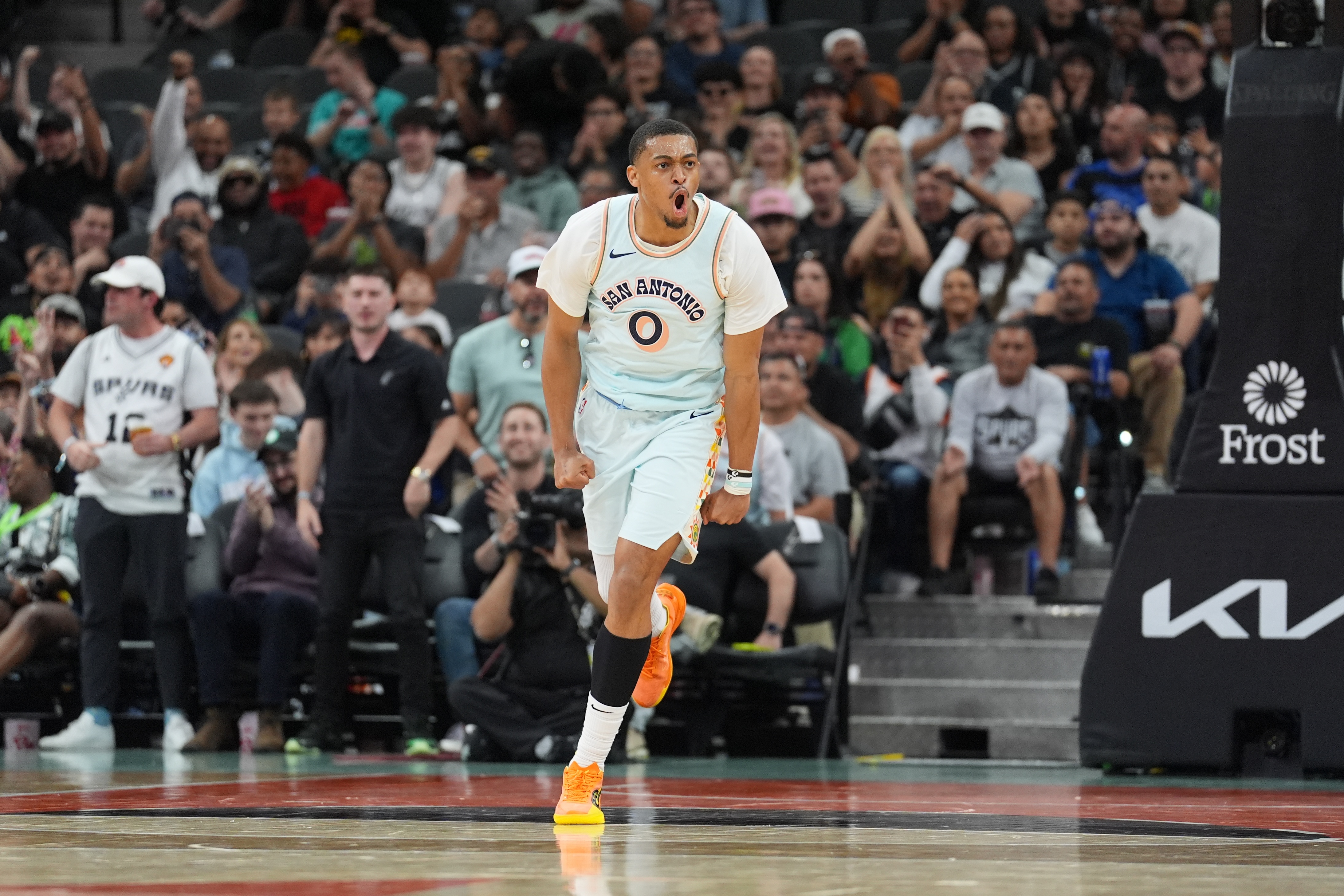 凯尔登-约翰逊从今天开始有资格提前续约 最多能签3年7938万