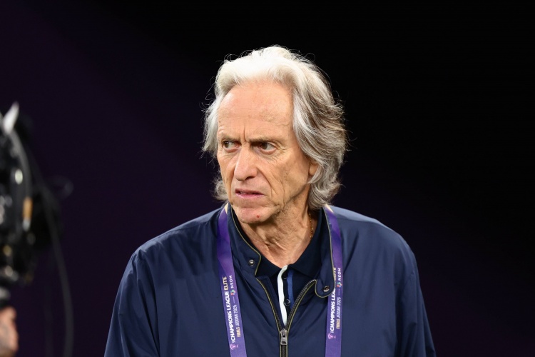 记者：利雅得胜利计划签下左后卫，可能在英超、德甲寻找人选