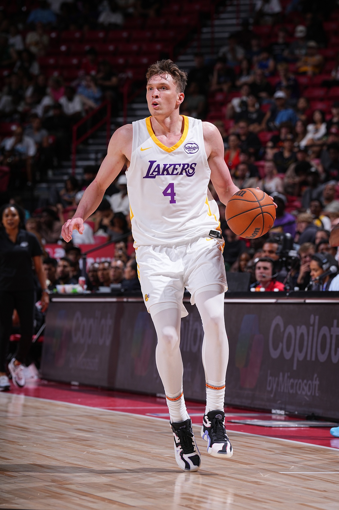 记者：克内克特打球太自私了 一旦他决定出手 眼里就没其他人了