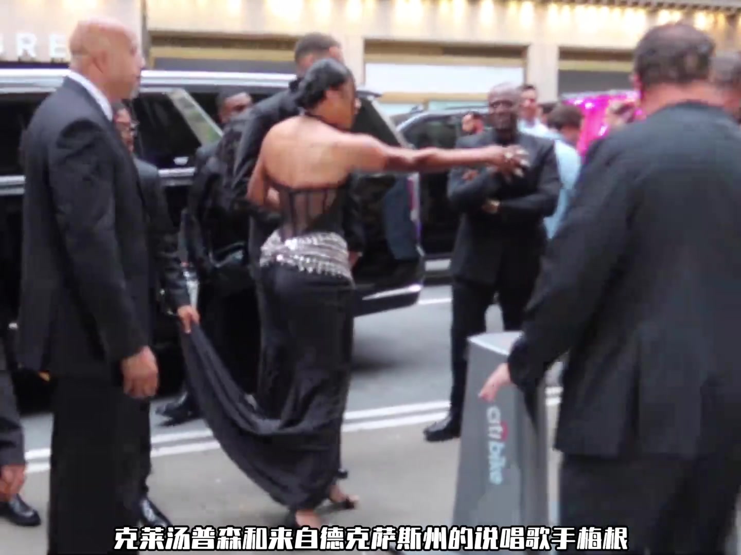 为了得到克莱汤普森，第8任女友说唱歌手梅根付出了多大的代价