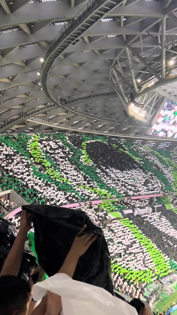 亚洲顶级🔥，现场实拍环工体四面看台巨型TIFO震撼无比