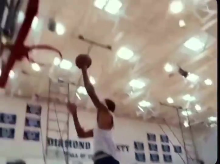 小贾最新训练视频 苦练急停跳投控运技巧