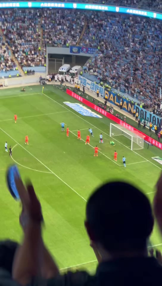 球迷实拍！大连英博拉布亚德任意球破门⚡⚡⚡