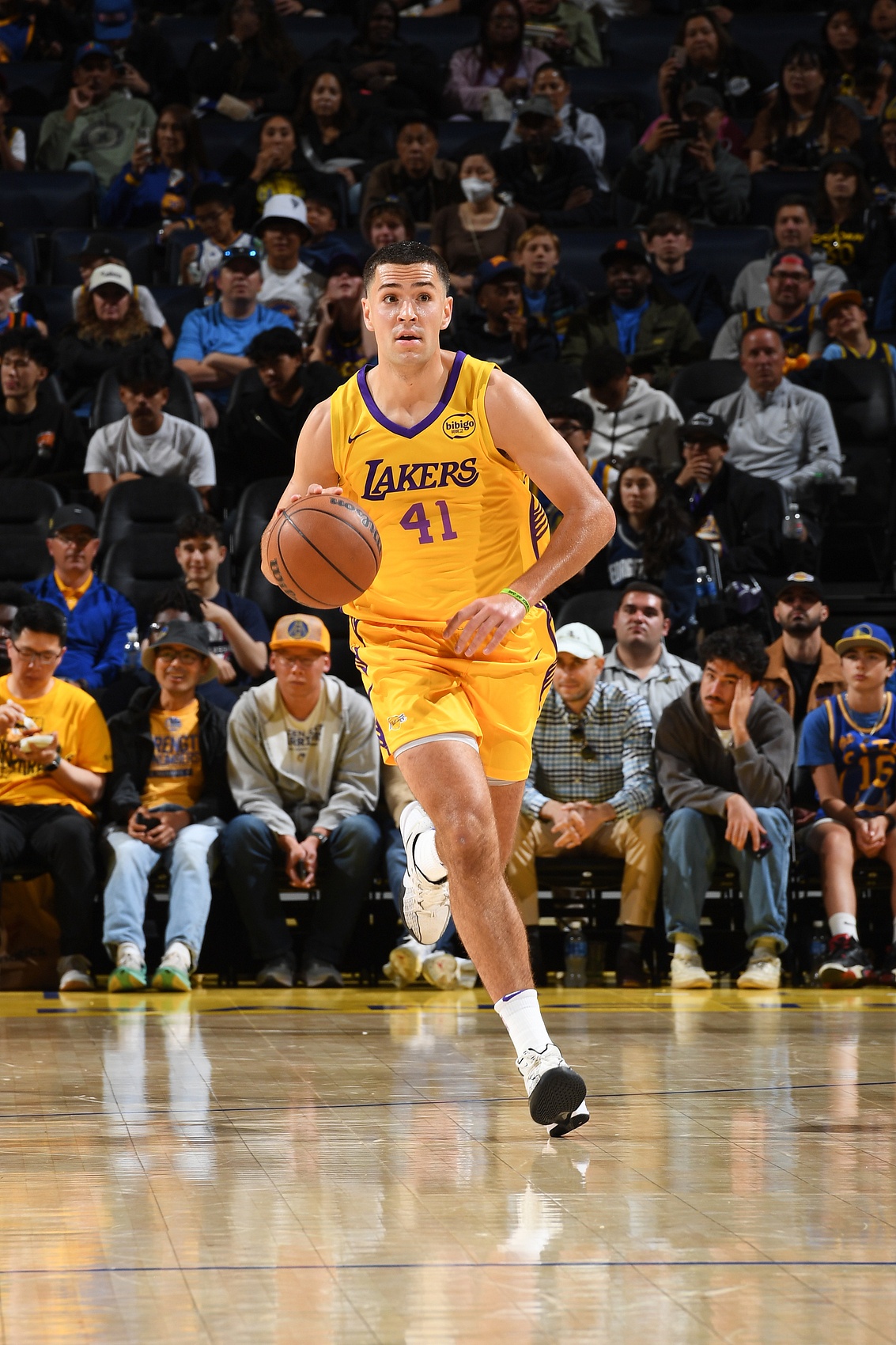 夏联神将！斯威德轰下湖人前14分中的12分 5投5中出手就有