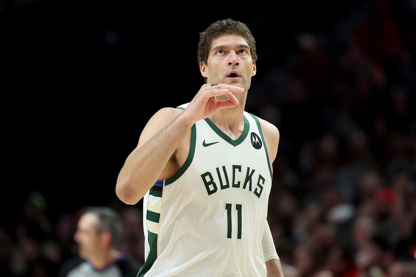 新加入球员的年龄问题？弗兰克打趣：年龄不算什么 只是个数字