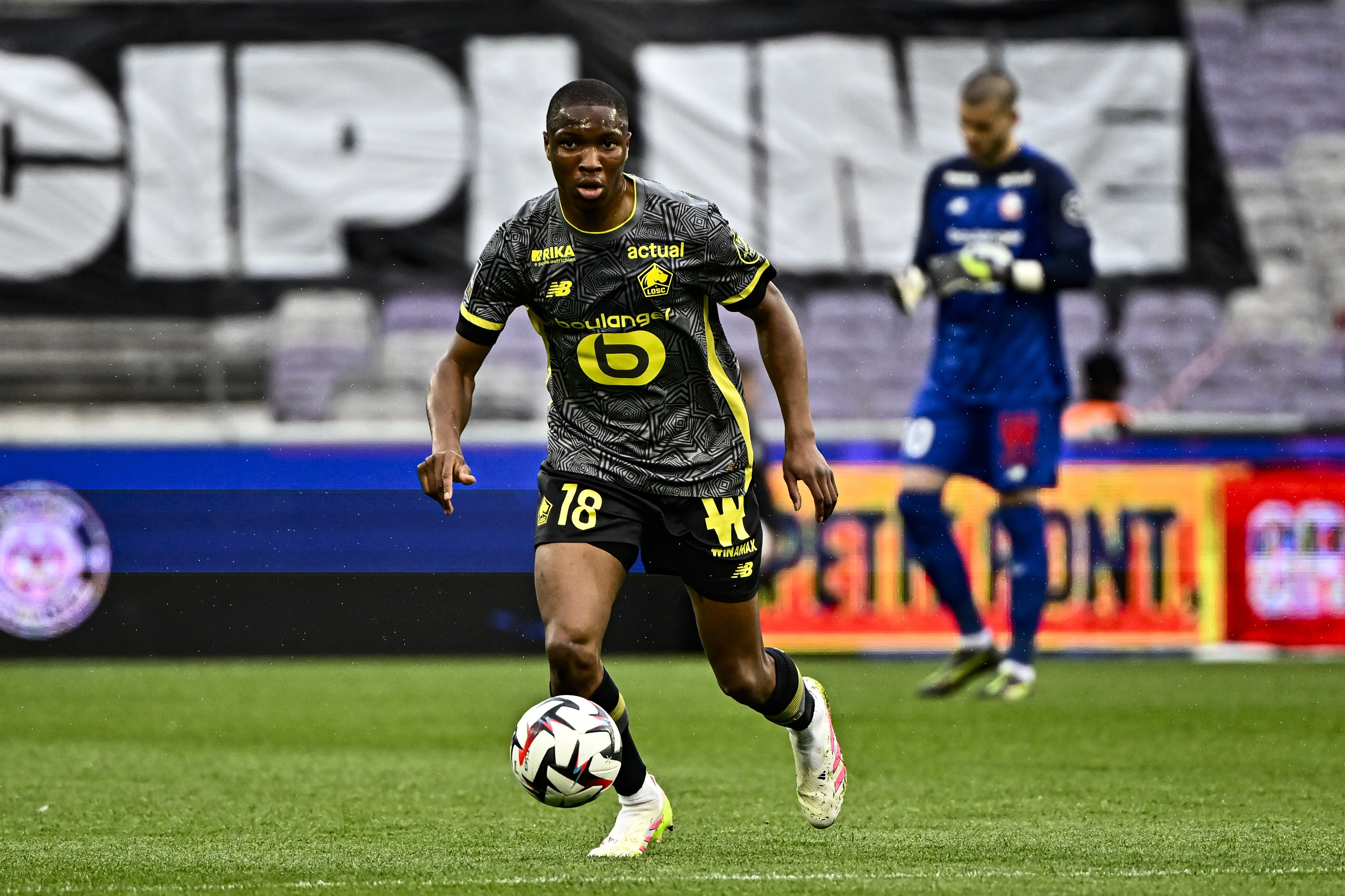 记者：伯恩茅斯3000万欧报价中卫迪亚克特被拒，里尔要价4000万欧