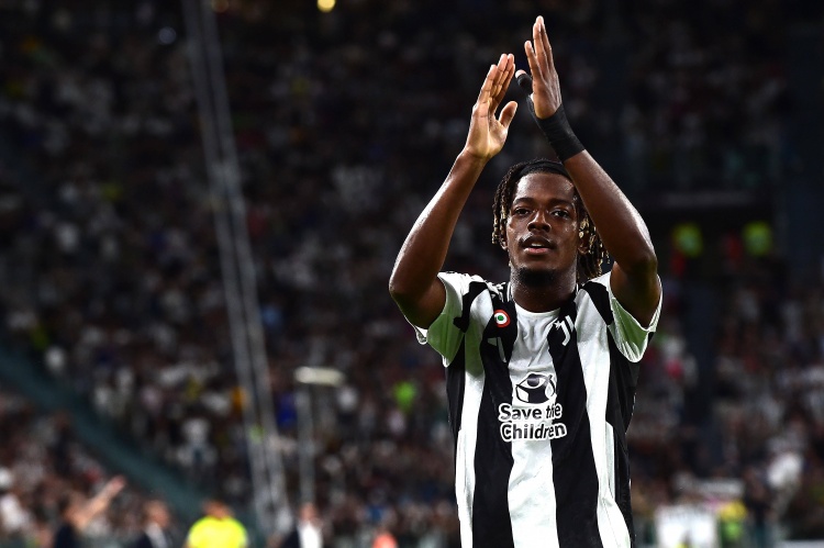 记者：姆班古拉转会费1000万欧+300万欧奖金，周四体检&签约五年