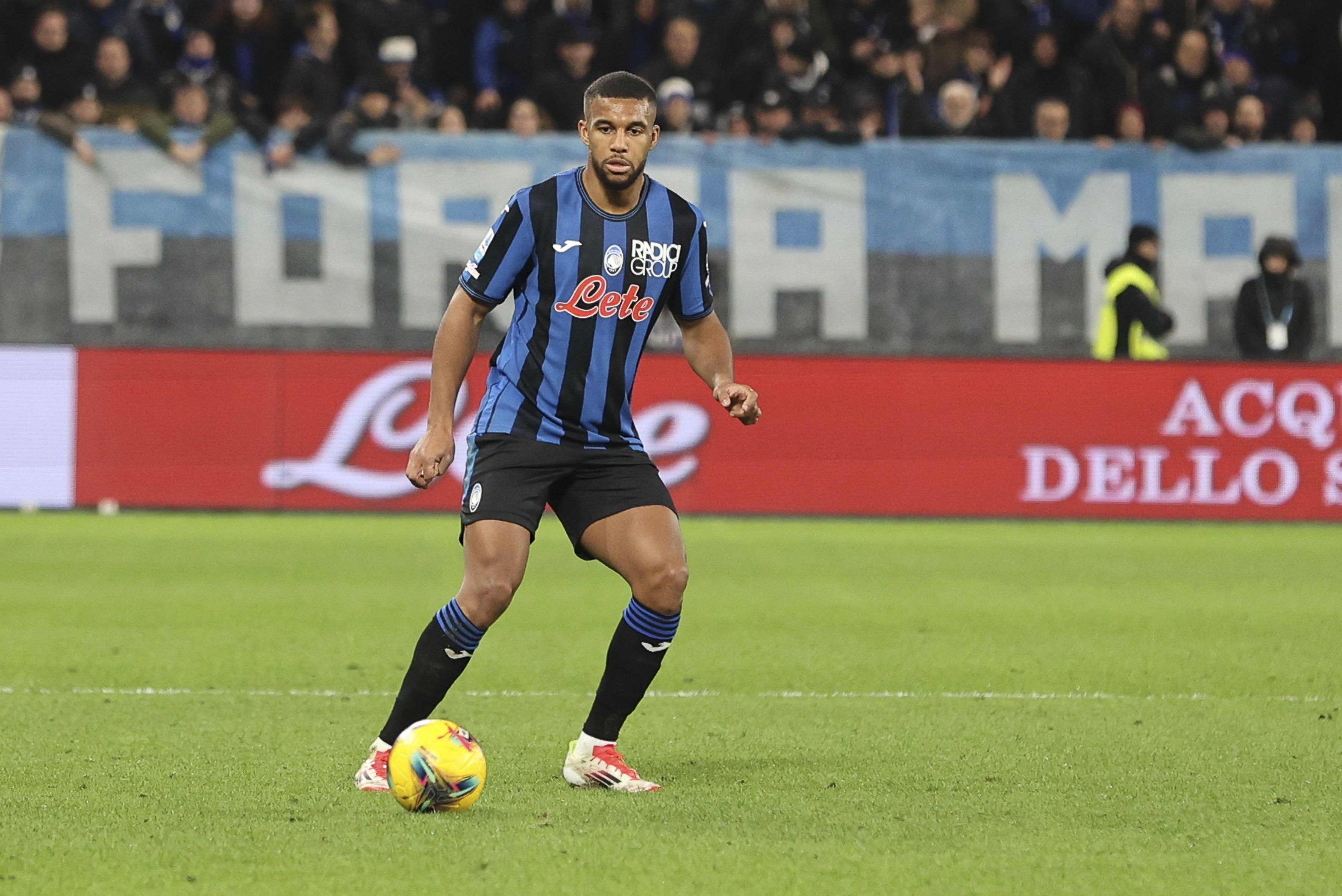 罗马诺：亚特兰大与后卫希恩就新合同展开谈判，球员今夏不可触碰