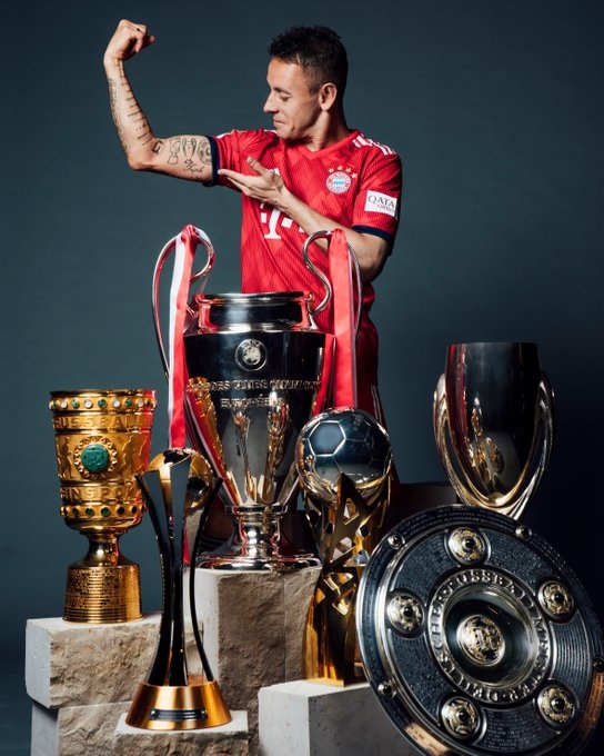 39岁拉菲尼亚退役，拜仁官推送祝福：祝愿你在人生新篇章一切顺遂