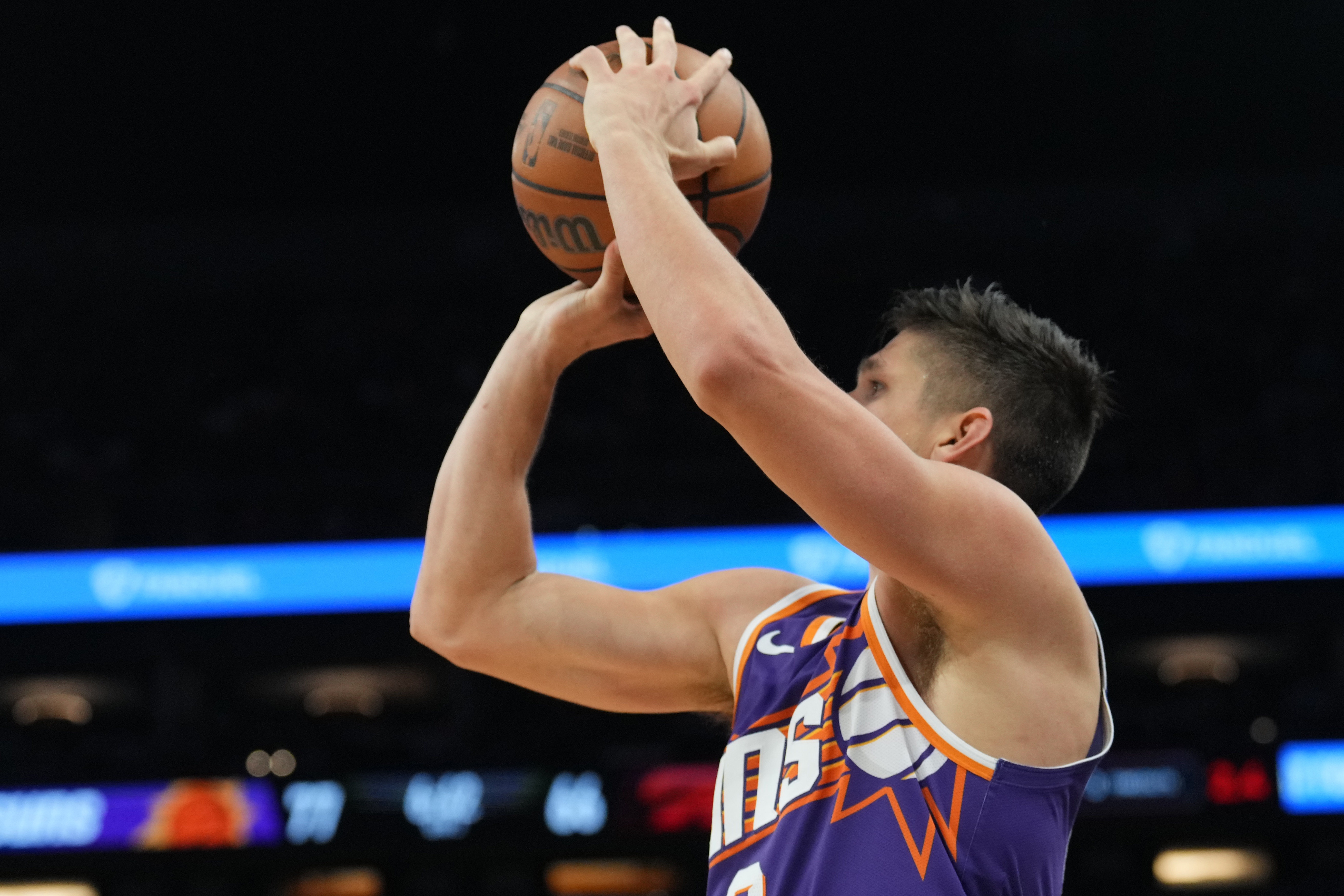 美记：太阳没有积极兜售阿伦 因此他在市场上引起的兴趣不大