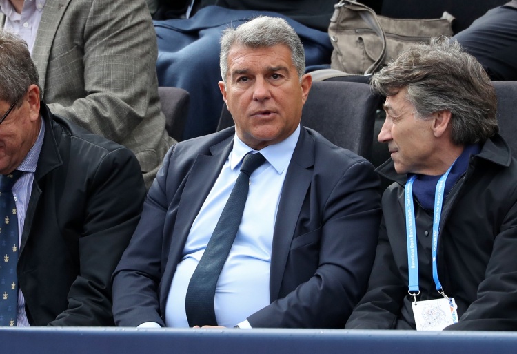 世体：巴萨董事会讨论诺坎普进度，及1亿VIP座位交易的财务审计