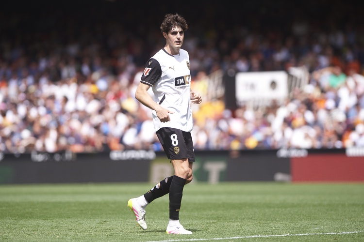 记者：阿莫林希望补强中场阵容，哈维-格拉是优先引援目标之一