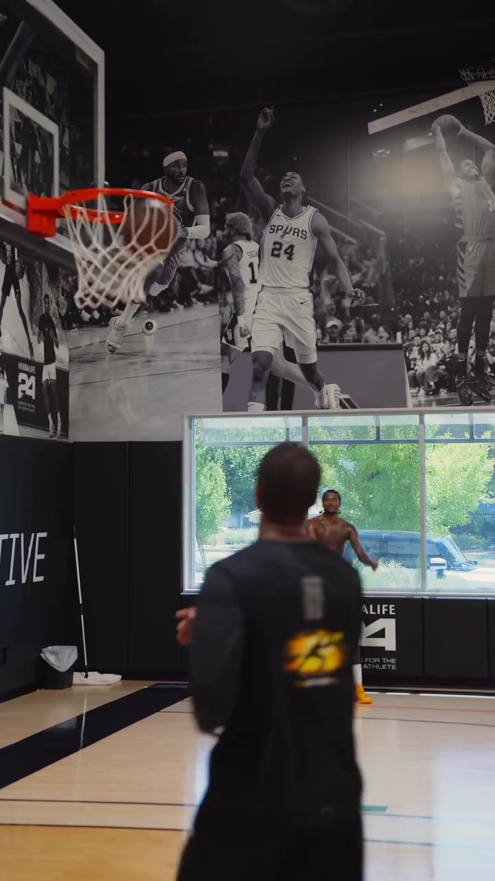 苦练三分！杰伦-格林晒今日训练视频：底角三分5连中