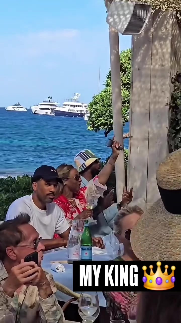 度假模式！詹姆斯夫妇法国海边聚餐 老詹随音乐翩翩起舞🕺🏾