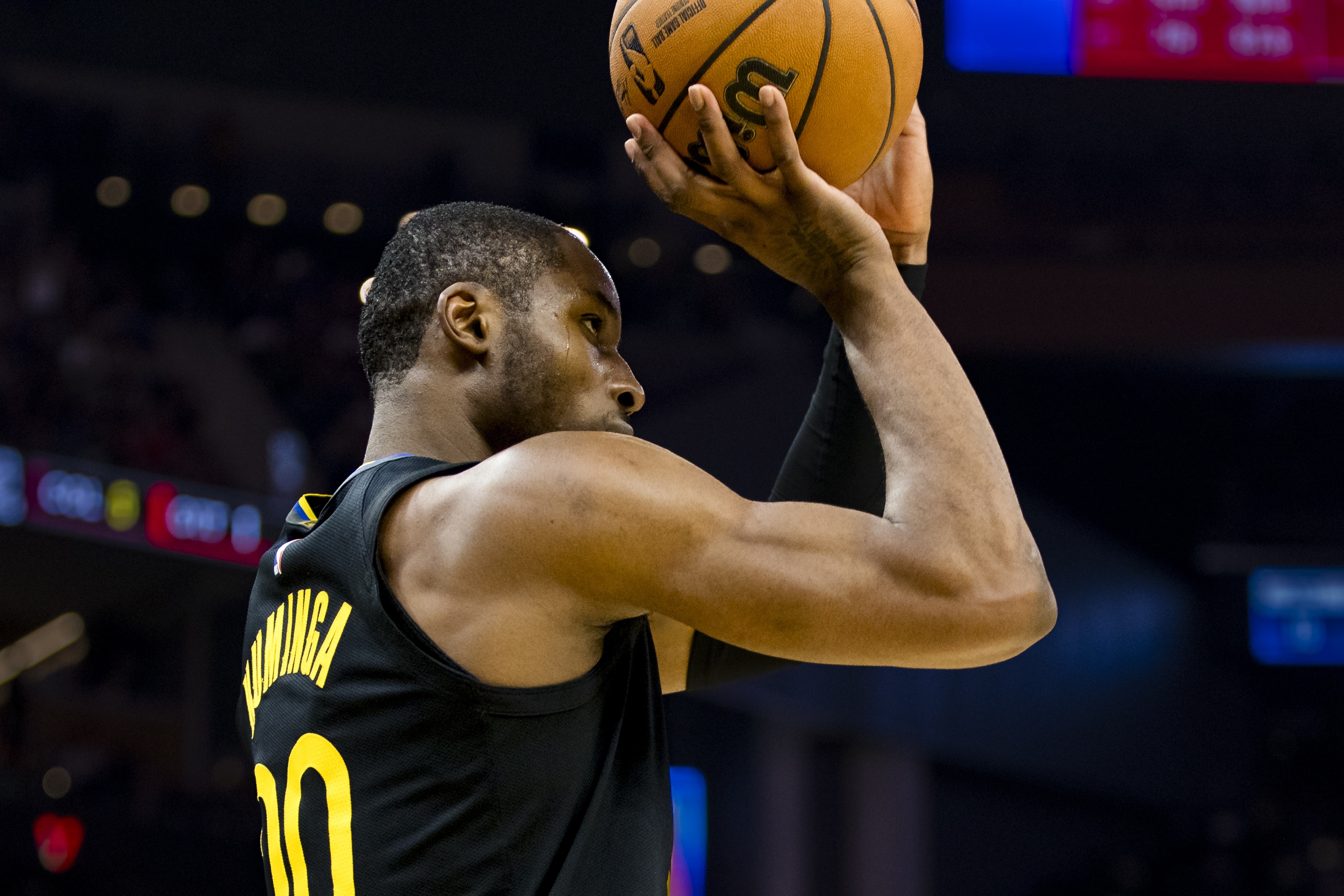 美记：勇士和库明加互不让步 签换市场也低迷 事情可能要拖到8月