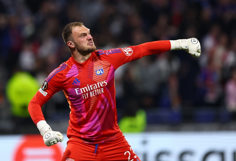 斯基拉：里昂门将佩利转会交易达成，将以1600万欧加盟利兹联