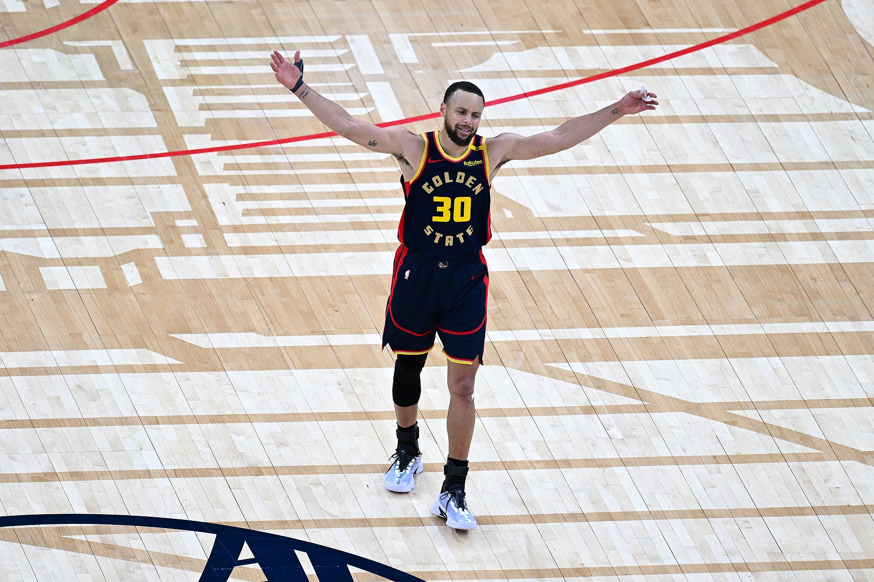 网上说你净资产2.4亿？库里：我不知道也不关心 有人帮我处理这些