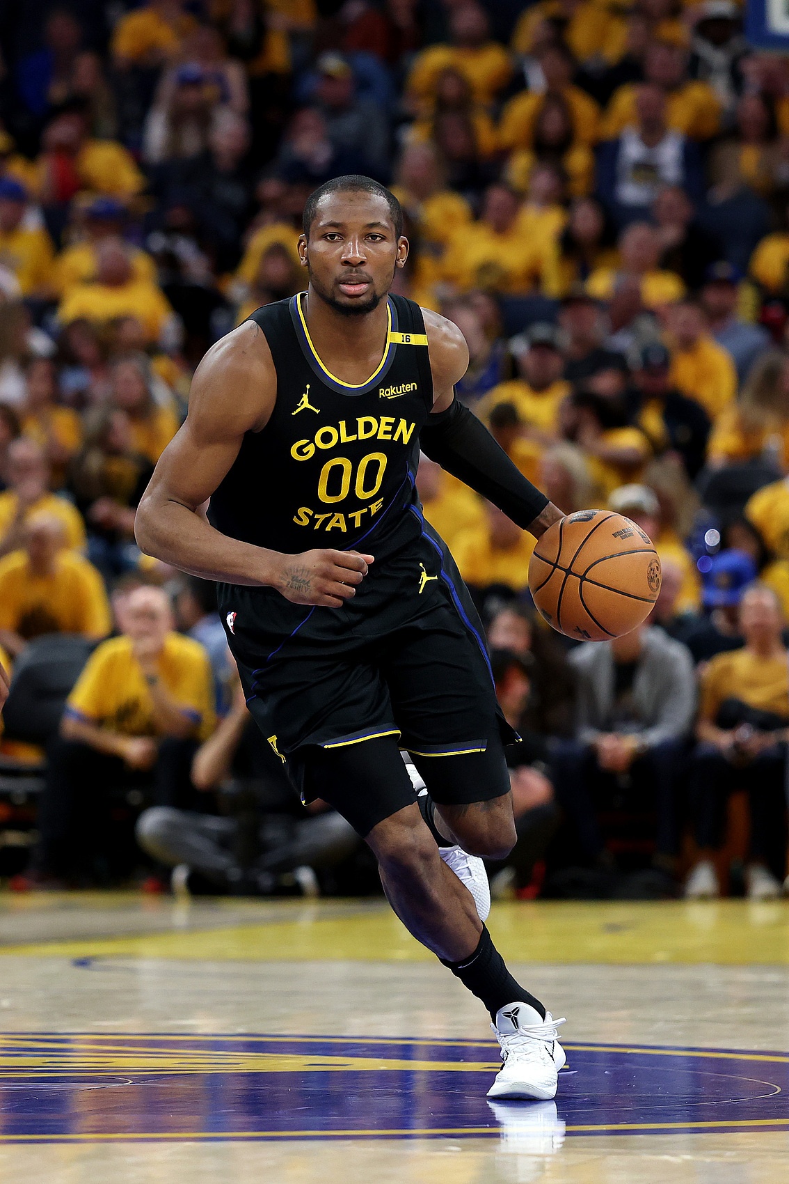 Shams：国王与太阳已经就库明加提出报价 且有首发承诺