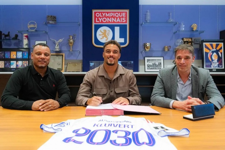 官方：克鲁伊维特三儿子鲁本加盟里昂，转会费为378万欧+65万欧