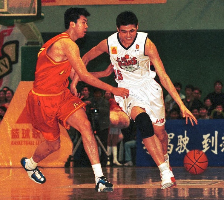 媒体人：姚郅巴01大运击败美国 中国男篮迄今唯一国际大赛胜美国