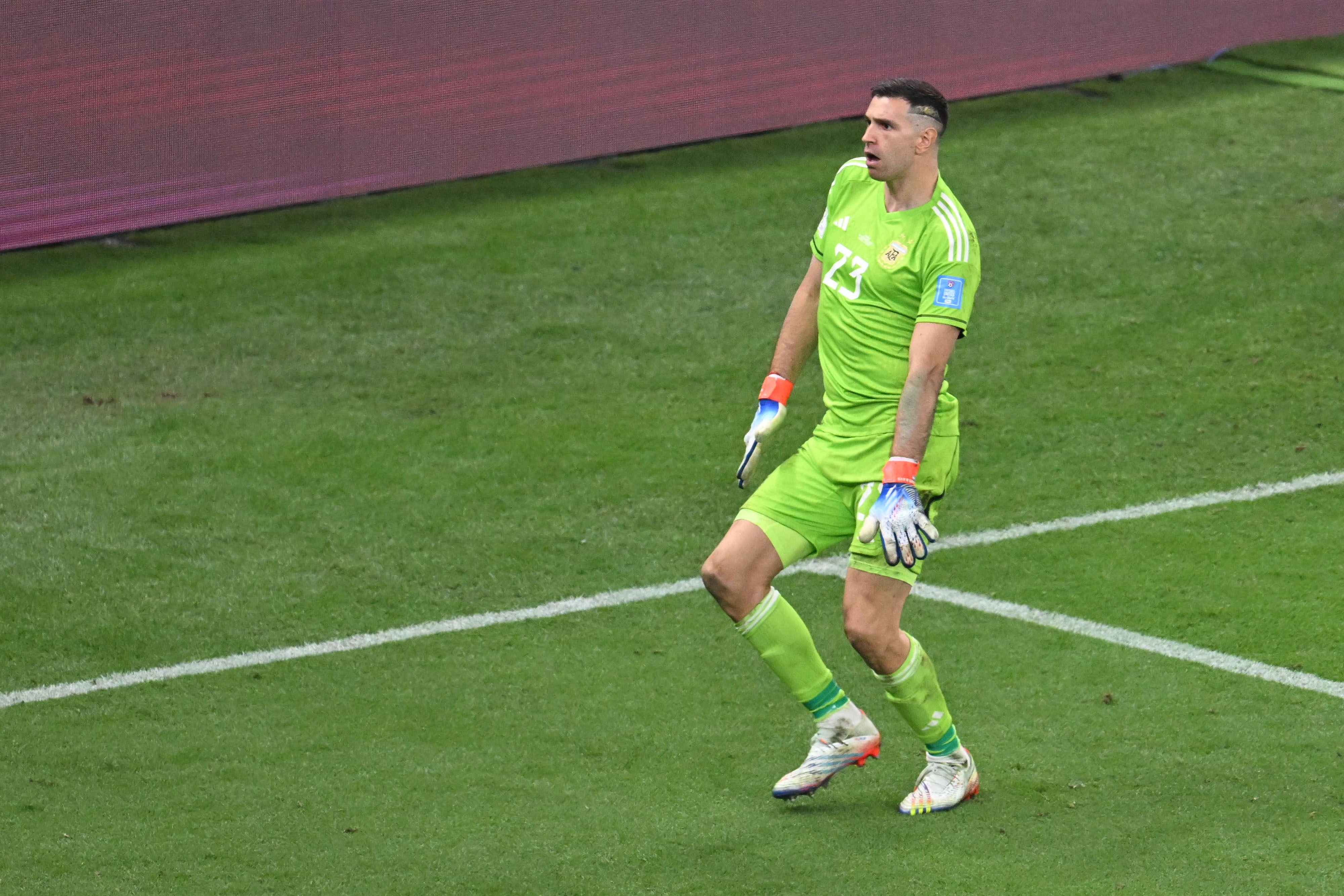 记者：阿莫林希望签下大马丁&已开启正式谈判，首份租借报价遭拒