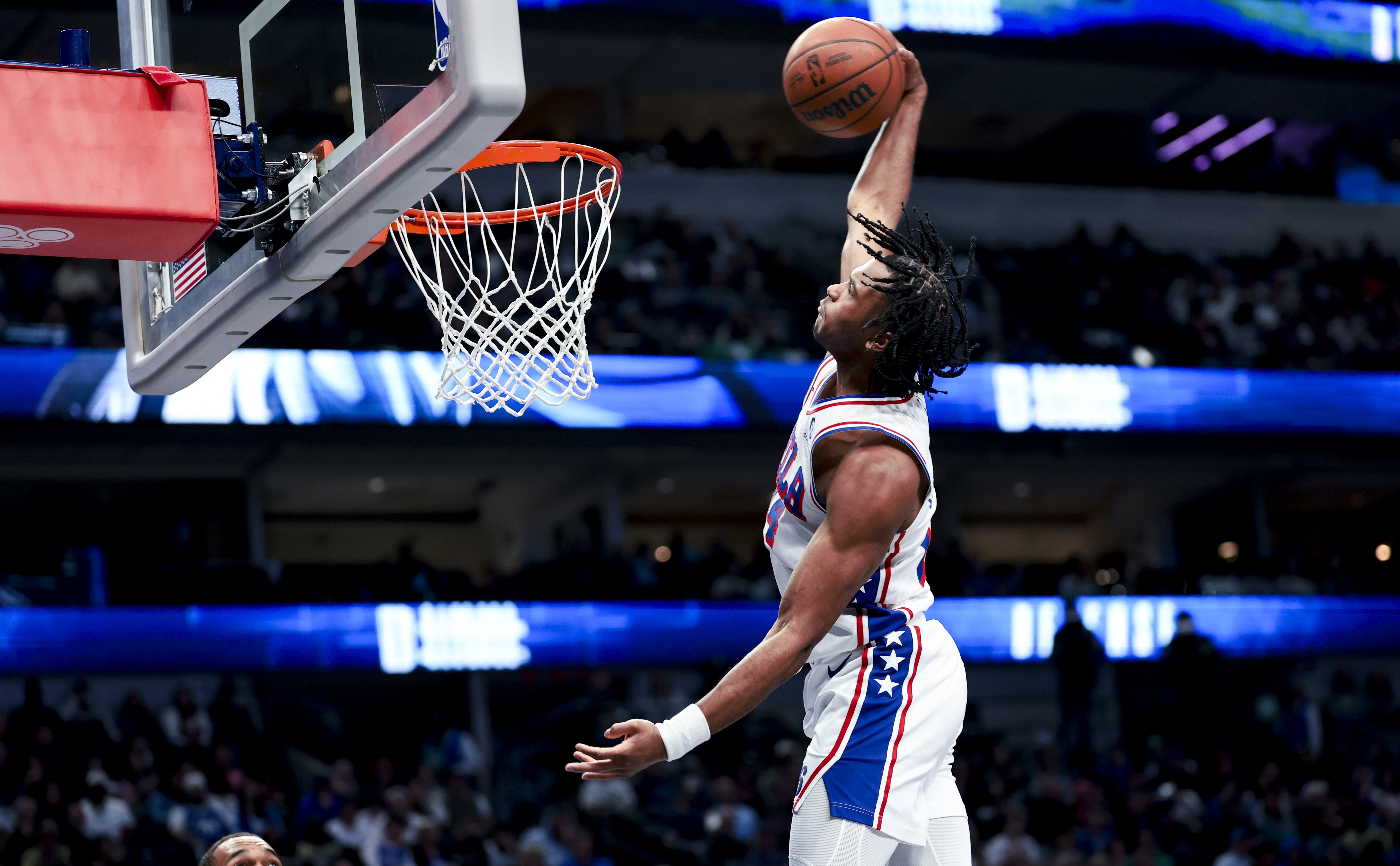 费城生涯场均6.7分2.5篮板！76人官方：球队裁掉侧翼康西尔